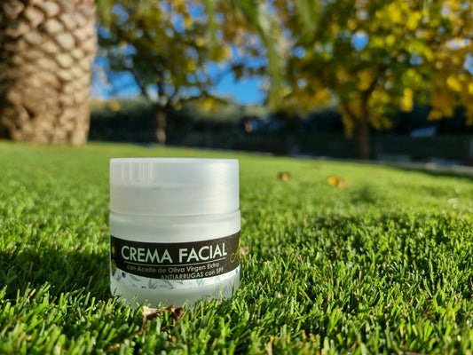 Anlolive Radiant Beauty: Crema Facial Antiarrugas con SPF y Aceite de Oliva Virgen Extra para Protección y Nutrición Intensiva.”